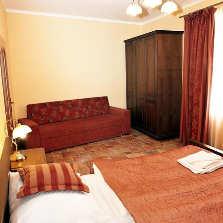 Třeboň Hotel Pelikan מראה חיצוני תמונה