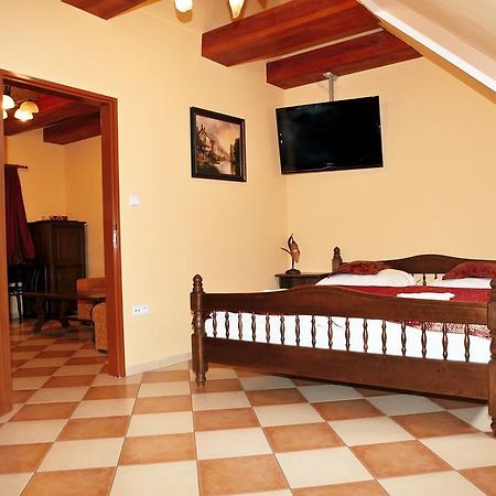 Třeboň Hotel Pelikan מראה חיצוני תמונה