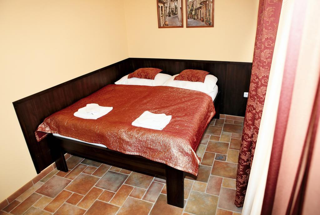 Třeboň Hotel Pelikan חדר תמונה