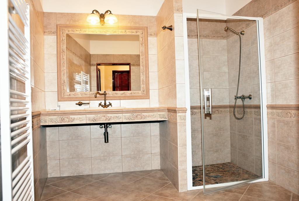 Třeboň Hotel Pelikan חדר תמונה