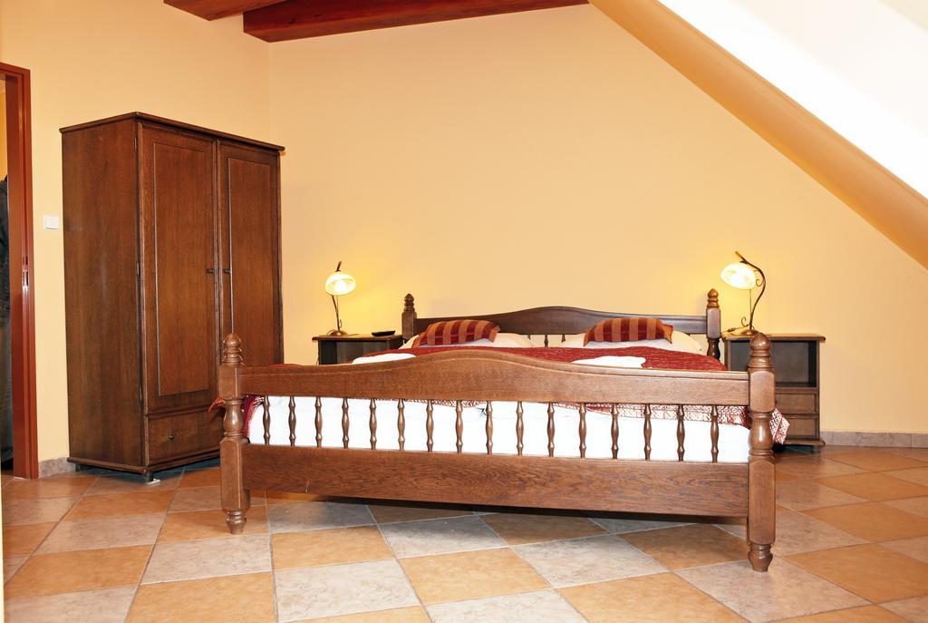 Třeboň Hotel Pelikan חדר תמונה