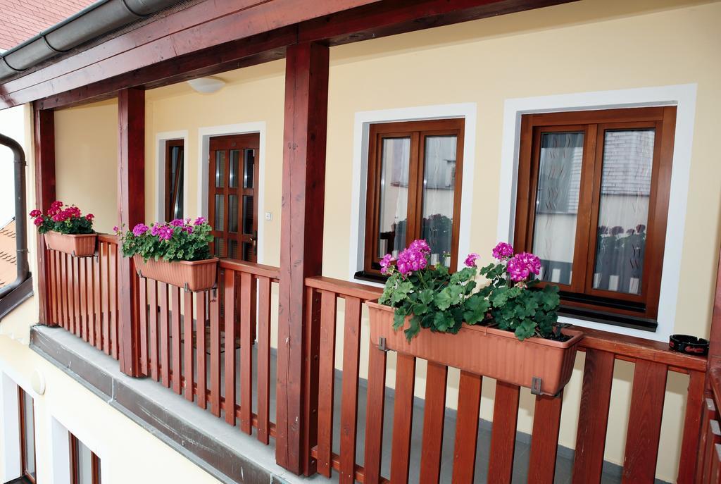Třeboň Hotel Pelikan מראה חיצוני תמונה