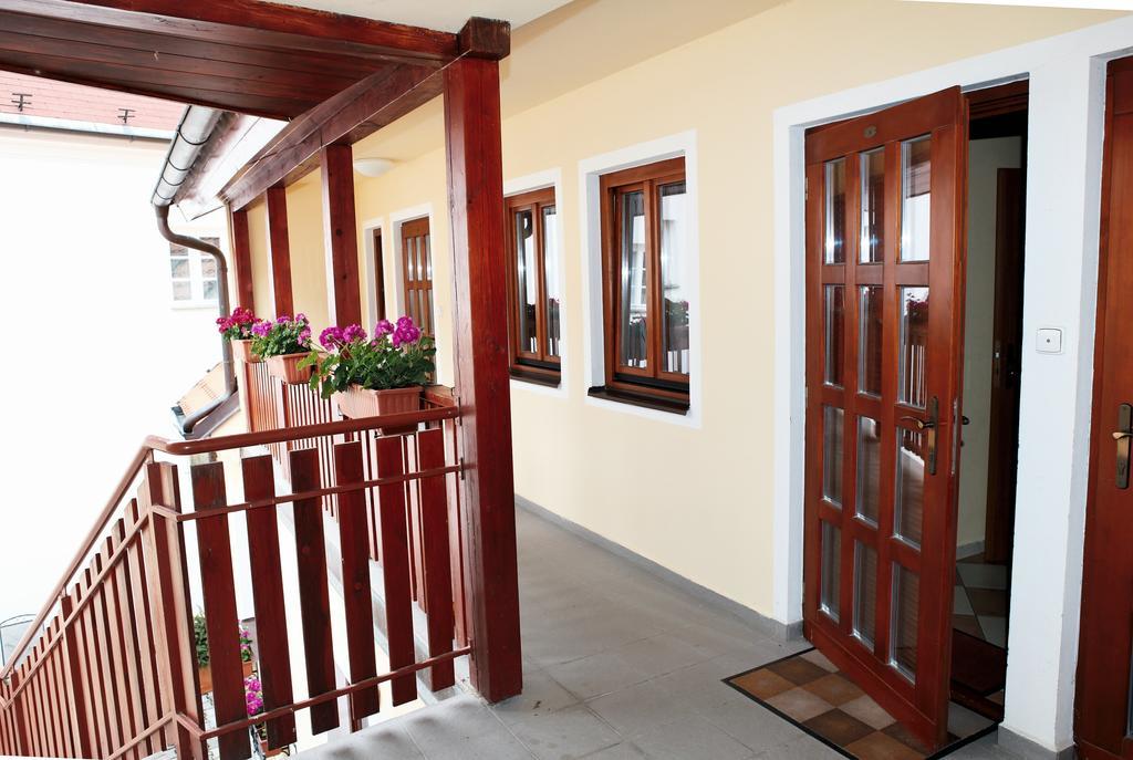 Třeboň Hotel Pelikan מראה חיצוני תמונה