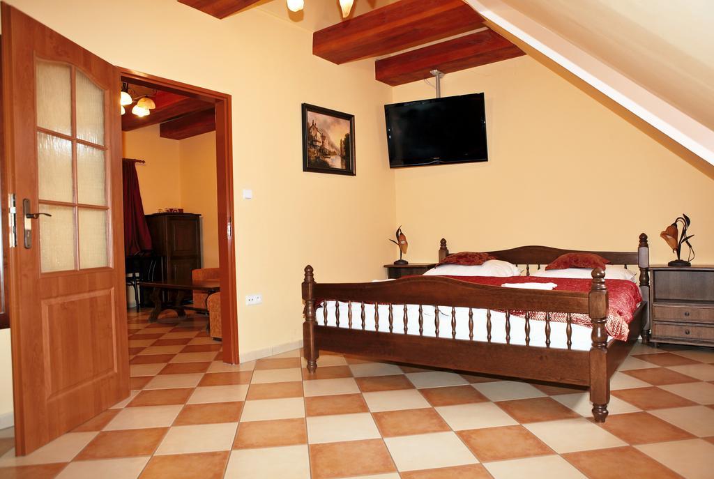 Třeboň Hotel Pelikan מראה חיצוני תמונה